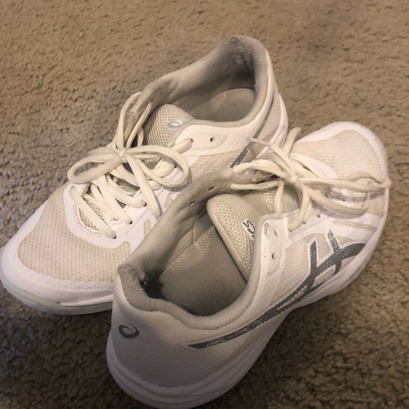 Volleyball Shoes - Picture 2 of 4